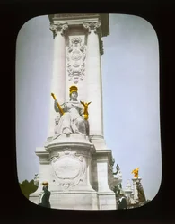 Parisutställning: Pont Alexandre III, Paris, 1900 (lanternbild)